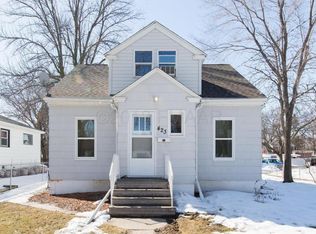 423 15th St N, Moorhead, MN 56560