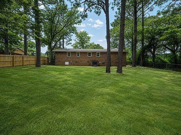 3rd image of 1404 Hibiscus Rd