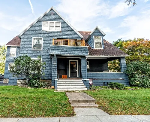 595 University Ave Photo 1