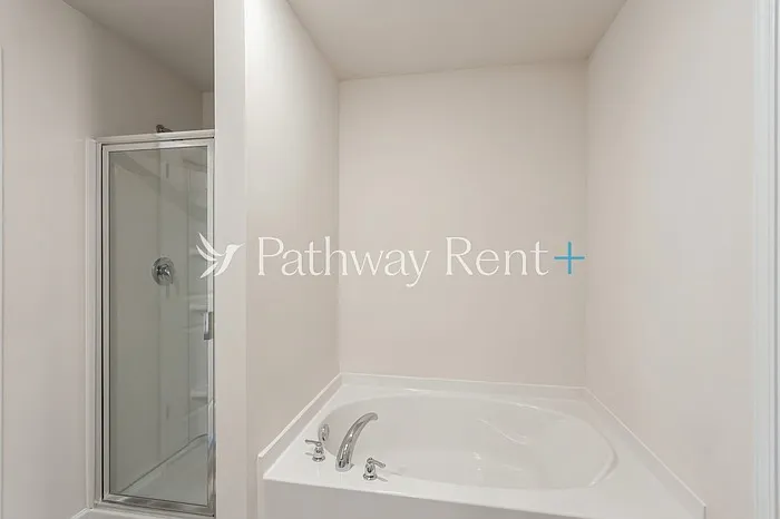 608 Mackenzie Cv — Photo 13