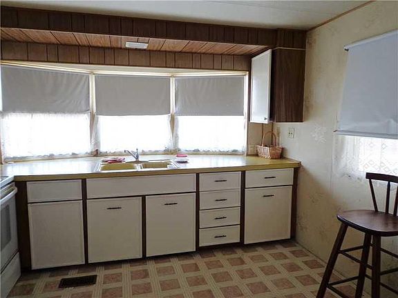 5th image of 82245 3rd Ave N