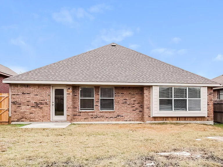 1420 Castlegar Ln — Photo 16
