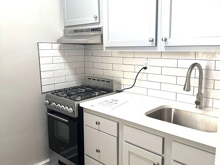 1178 Morse St NE — Photo 18