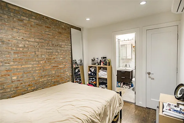 Rented by Century 21 Metropolitan | media 18