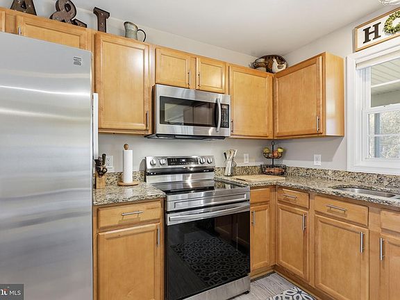 5th image of 9411 Brock Rd