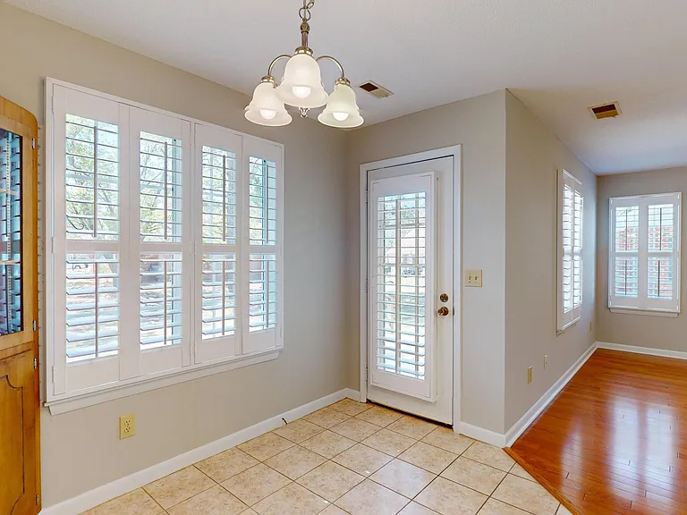 727 Chancery Ln — Photo 11
