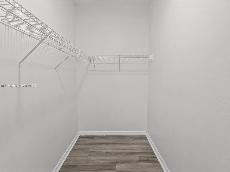 434 Castlemain Cir — Photo 32