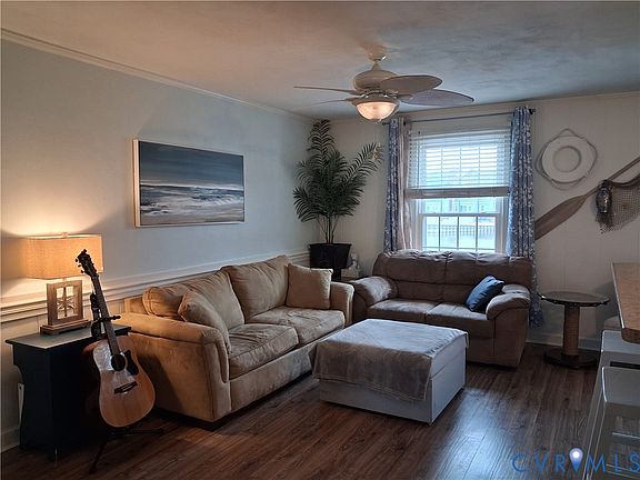 2nd image of 405 Erle Cres #205