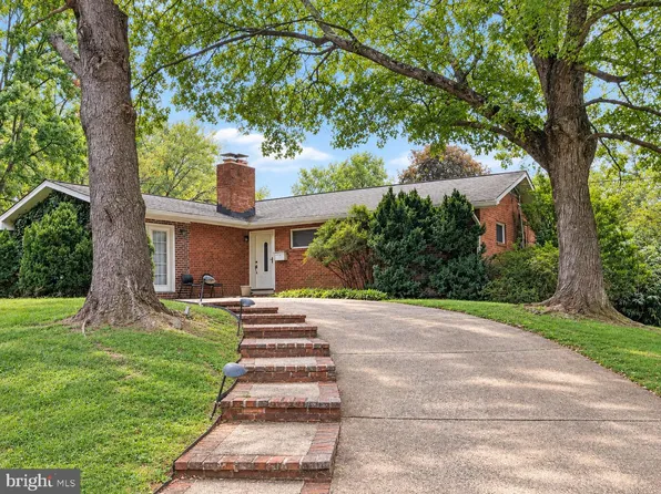 4204 Hatton Ct, Alexandria, VA 22311