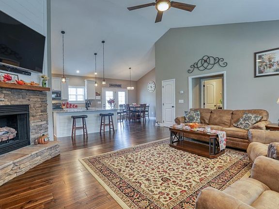 5th image of 103 Valerie Ln