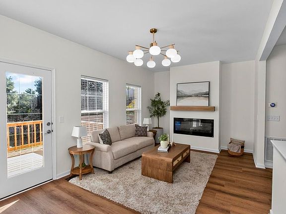 4th image of 640 Huffine Manor Cir