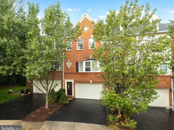 20368 Center Brook Sq, Sterling, VA 20165