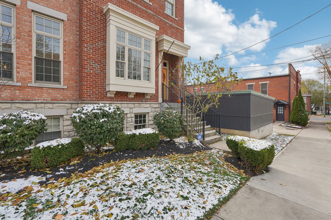 W Frankfort St-S1211-002.jpg