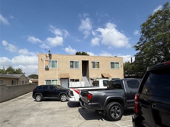 3rd image of 6924 Gentry Ave