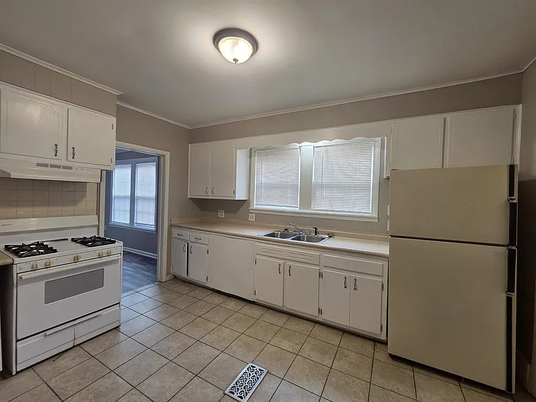 524 S Greer St #FRONT — Photo 16
