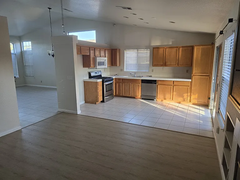 5128 Hereford Ct — Photo 10