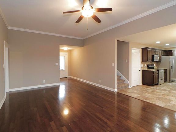 3rd image of 1678 Horseshoe Cave Dr