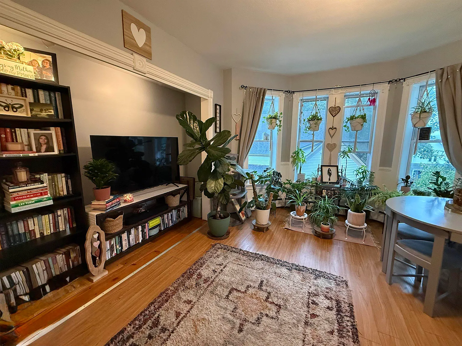 3 bed, 1.5 bath, 1300 sqft, $2,100 — Photo 4