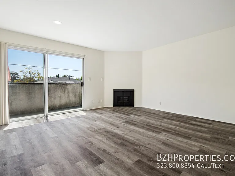870 Crenshaw — Photo 6