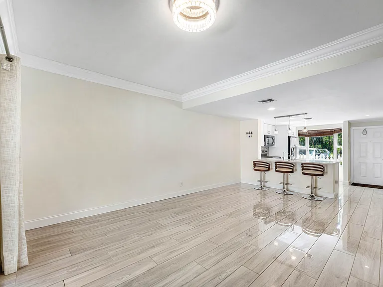 2503 NE 15th St #2503 — Photo 15