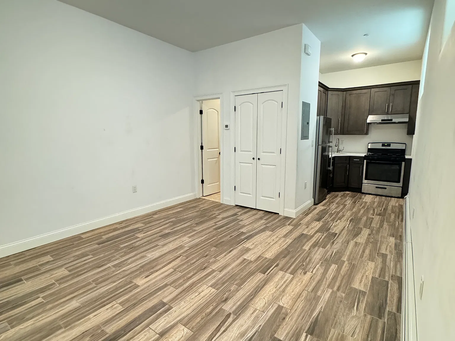 Studio, 400 sqft, $1,400 — Photo 1