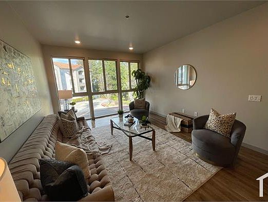 2nd image of 3093 Broadway