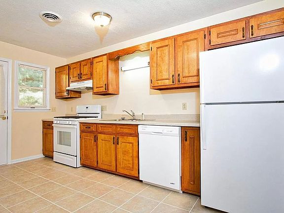 5th image of 590-610 N Dr NE #590-B
