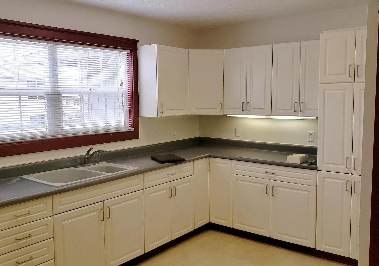 3 bed, 1602 sqft, $3,950 — Photo 3