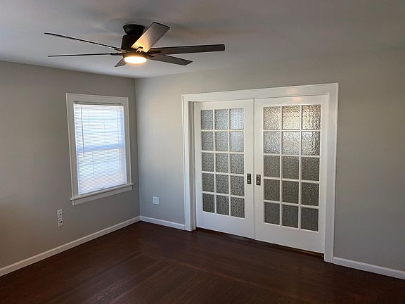 3rd image of 208 N 2nd Ave