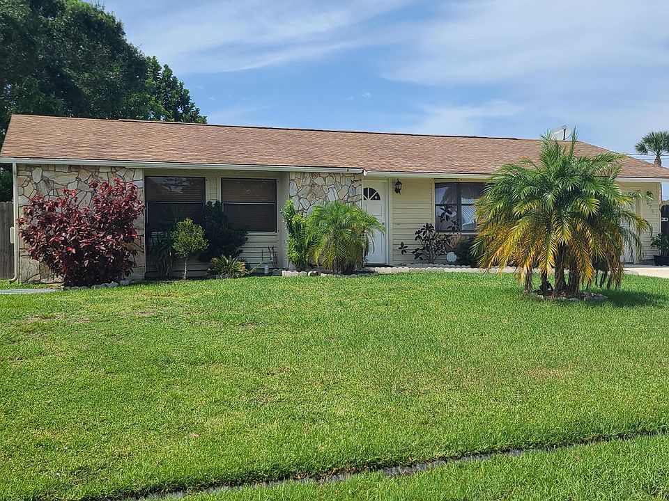 1st image of 379 SW Fairway Avenue