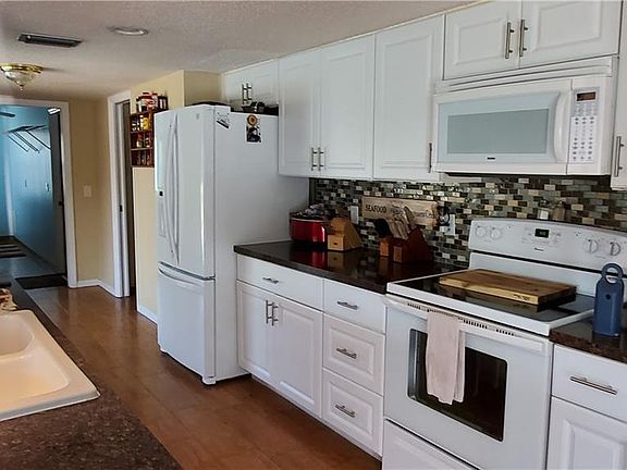 4th image of 10045 Gulfstream Blvd