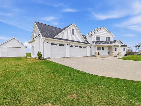 3rd image of N6329 Tradewinds Cir