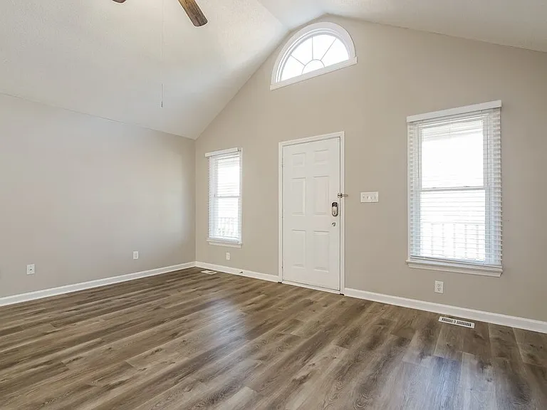 3007 Brittany Dr — Photo 4