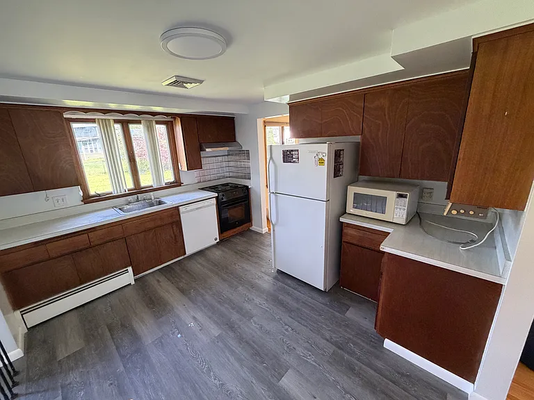 61 Sweetwood Dr — Photo 9