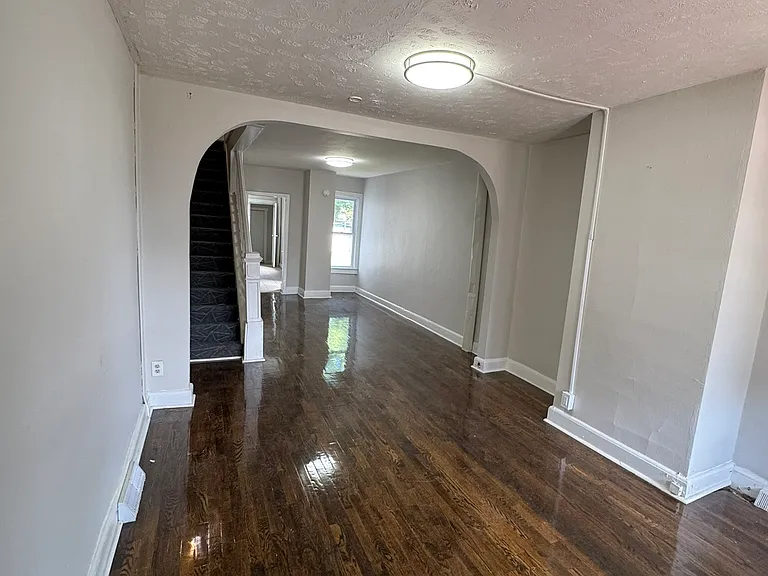 18 Wiley Ave — Photo 2