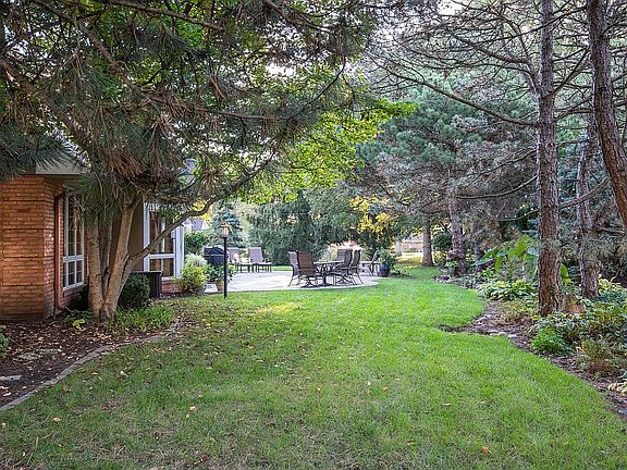 3rd image of 10726 N Grand Oak Ct