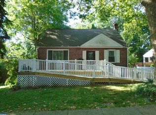 16 Golf Rd, Darby, PA 19023