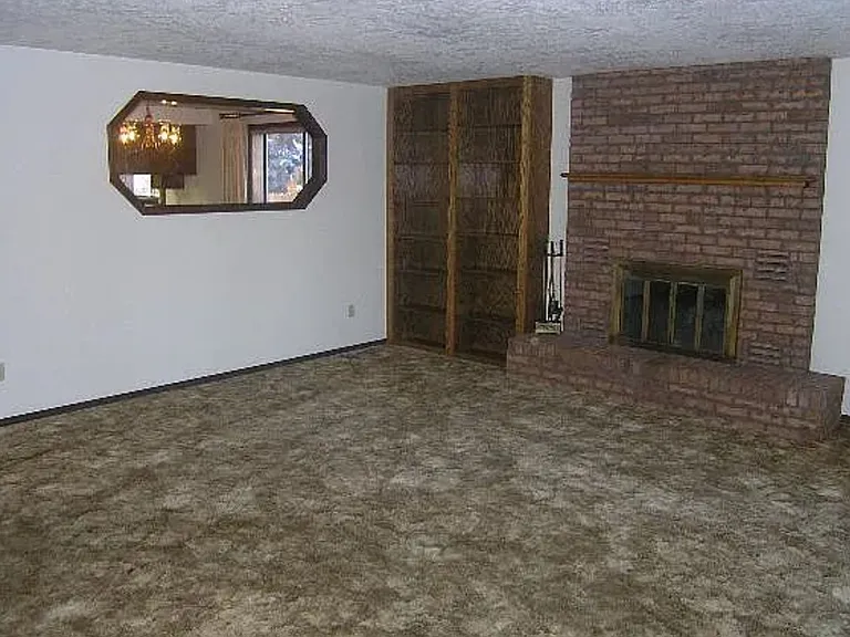 3693 S Yorktown Way — Photo 2