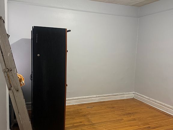 4th image of 324 Summit Ave #103