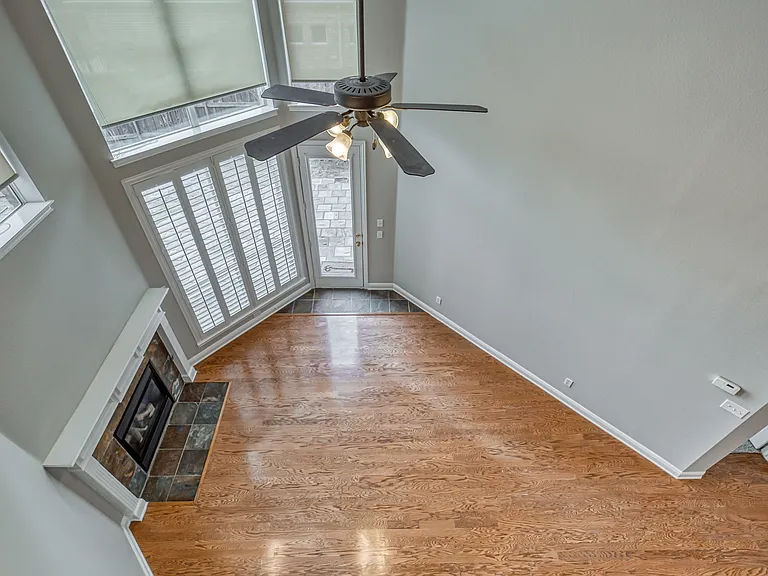 6533 Riveredge Dr — Photo 39