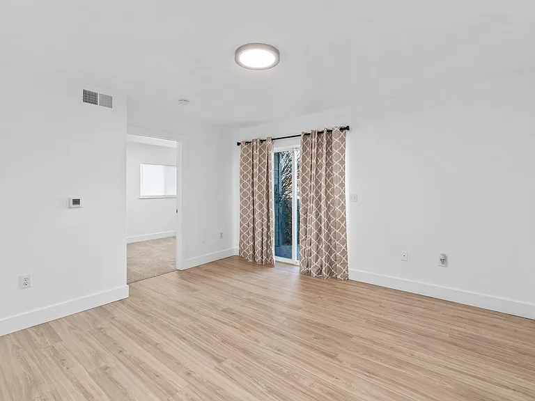 1160 S Denver Ave — Photo 8