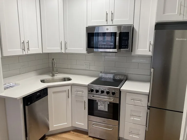 28 Hemenway St #10 — Photo 4