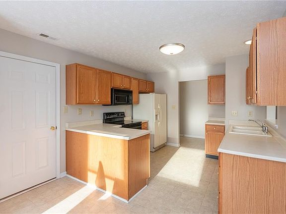 4th image of 1302 Brookwood Cir