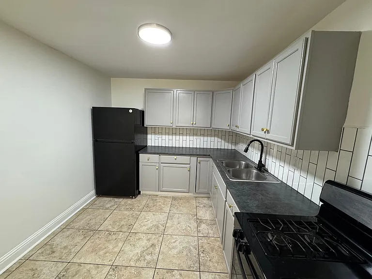305 N Hullen St — Photo 4
