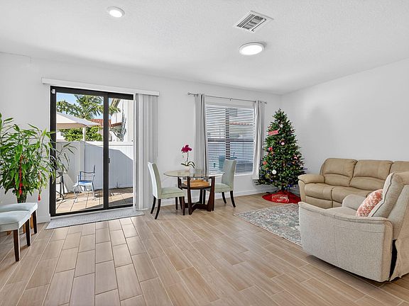 5th image of 1011 Willow Place