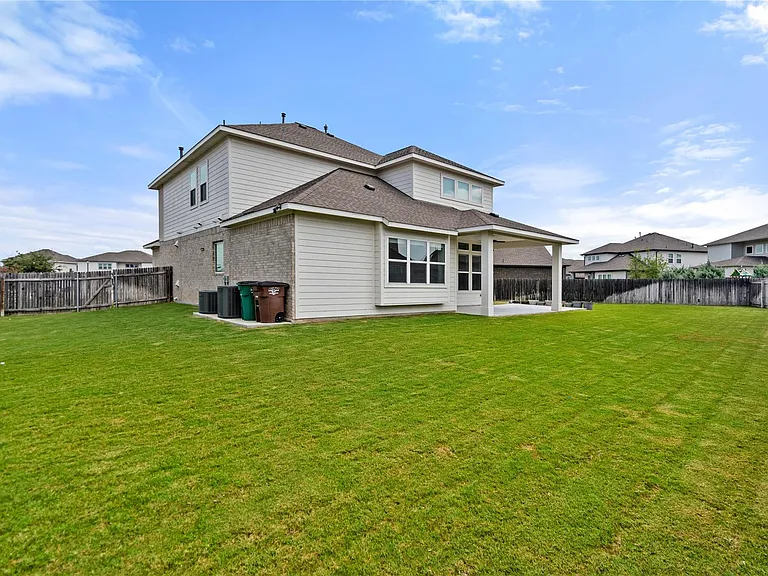 20700 Matts Cv — Photo 37