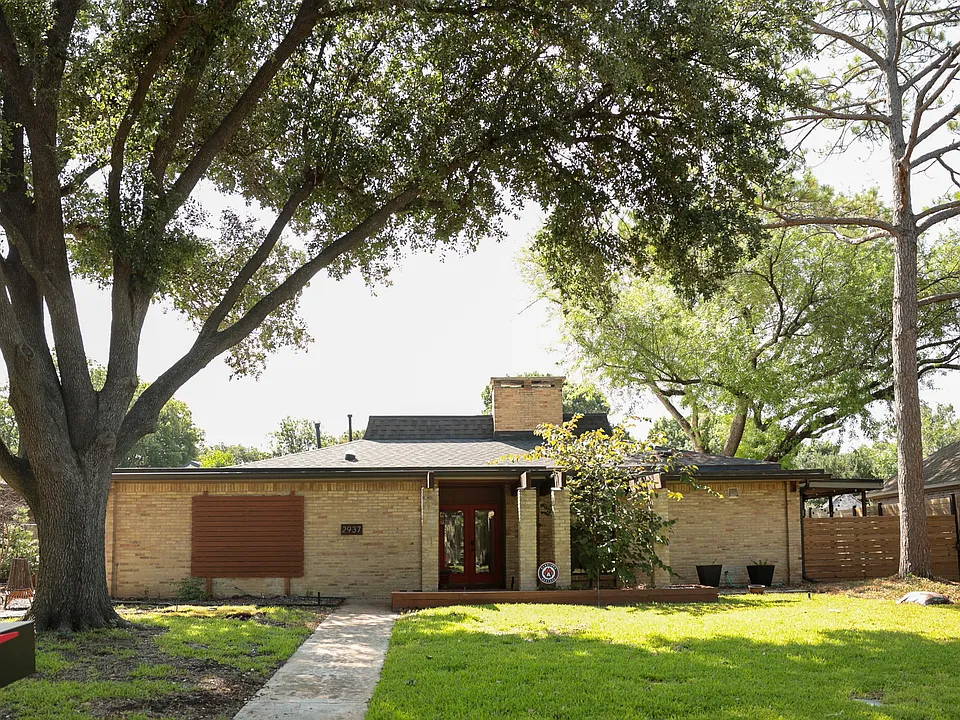 2937 Forest Hills Ln