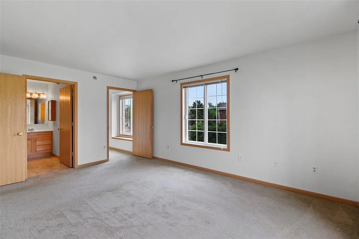 2 bed, 1090 sqft, $1,775 — Photo 2