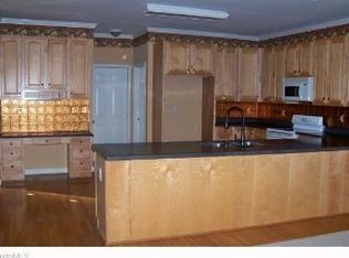 5945 Kenville Green Cir, Kernersville, NC 27284