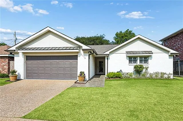 3116 Tolmas Dr — Photo 1